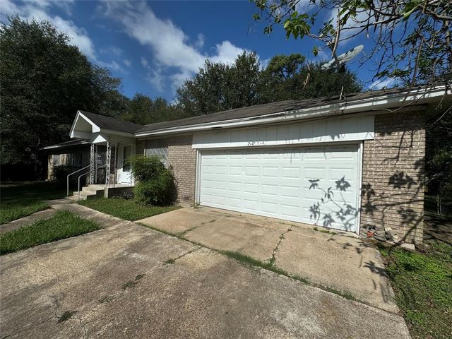 2109 N 3rd Street, Orange, TX 77630