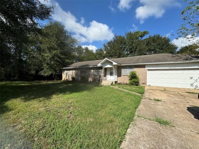 2109 N 3rd Street, Orange, TX 77630