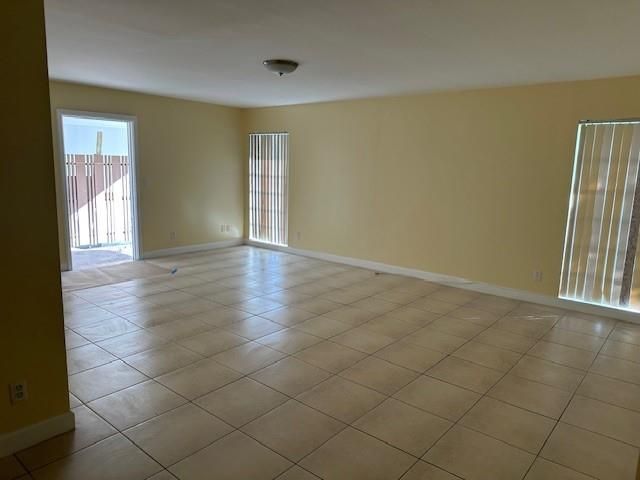 7013 NW 63rd Ct, Tamarac, FL 33321