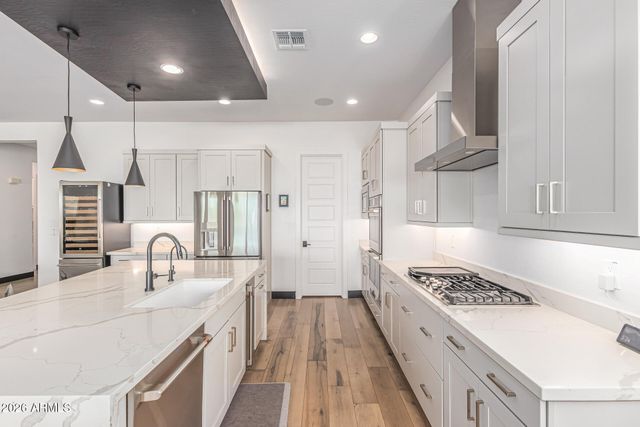 712 E Buist Avenue, Phoenix, AZ 85042