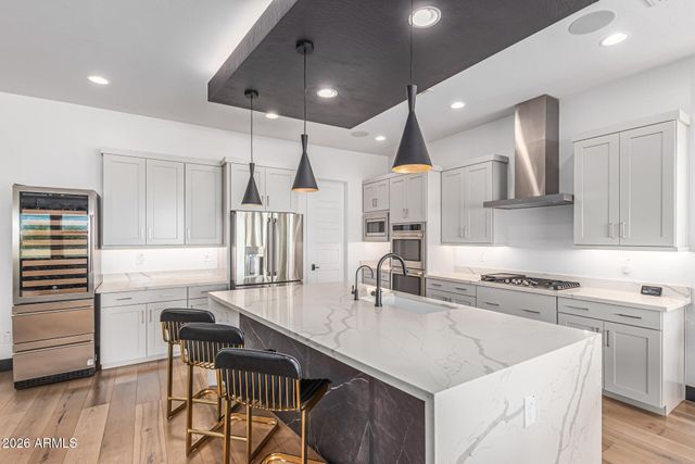 712 E Buist Avenue, Phoenix, AZ 85042