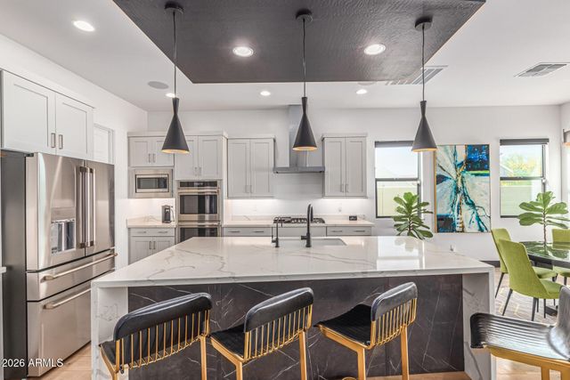 712 E Buist Avenue, Phoenix, AZ 85042