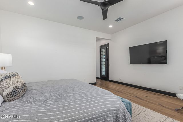 712 E Buist Avenue, Phoenix, AZ 85042