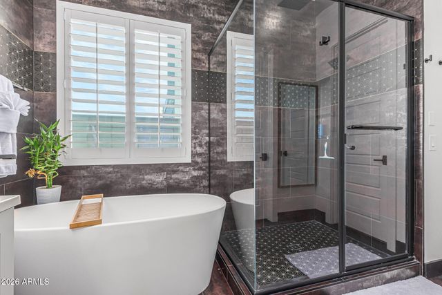 712 E Buist Avenue, Phoenix, AZ 85042