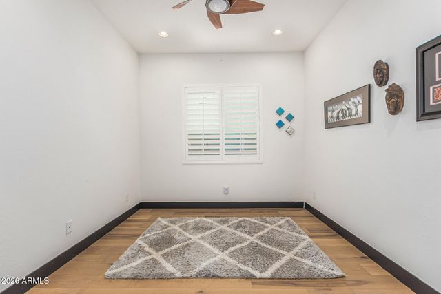 712 E Buist Avenue, Phoenix, AZ 85042