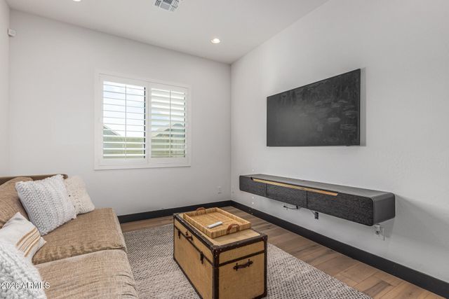 712 E Buist Avenue, Phoenix, AZ 85042