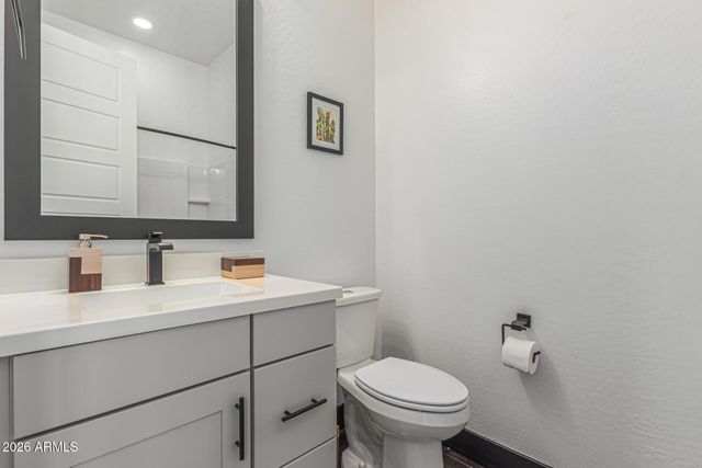 712 E Buist Avenue, Phoenix, AZ 85042