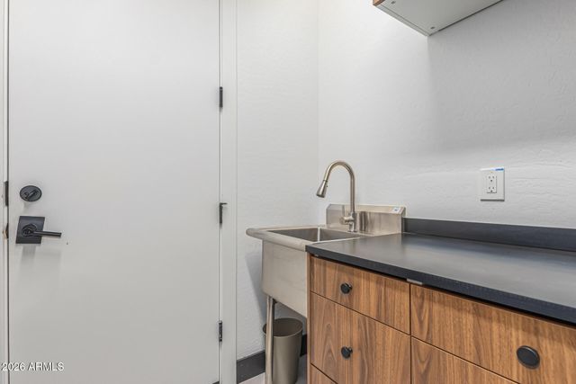 712 E Buist Avenue, Phoenix, AZ 85042