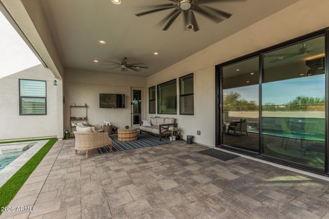 712 E Buist Avenue, Phoenix, AZ 85042
