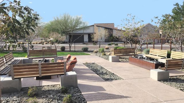 712 E Buist Avenue, Phoenix, AZ 85042