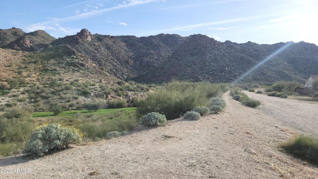 712 E Buist Avenue, Phoenix, AZ 85042