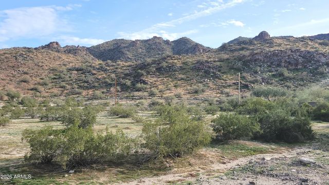 712 E Buist Avenue, Phoenix, AZ 85042