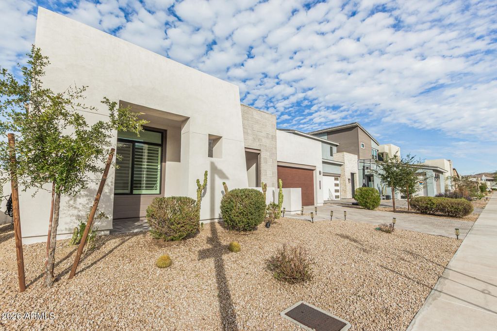 712 E Buist Avenue, Phoenix, AZ 85042