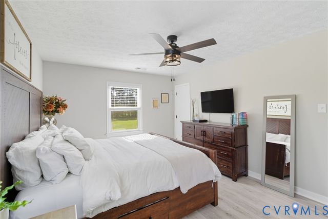 1400 Geron Ln, West Point, VA 23181