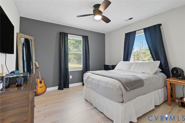 1400 Geron Ln, West Point, VA 23181