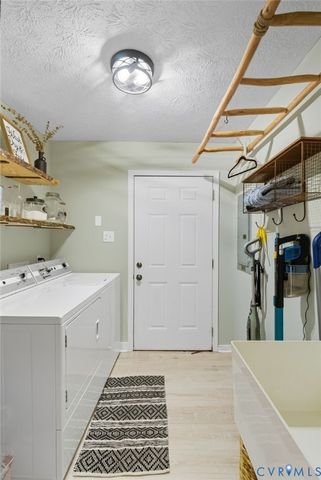1400 Geron Ln, West Point, VA 23181