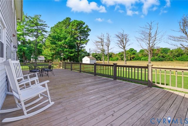 1400 Geron Ln, West Point, VA 23181
