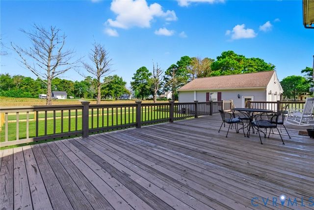 1400 Geron Ln, West Point, VA 23181