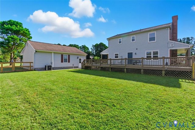 1400 Geron Ln, West Point, VA 23181