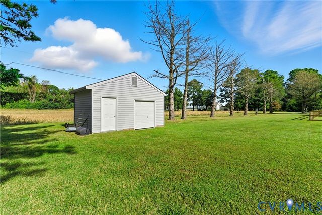 1400 Geron Ln, West Point, VA 23181