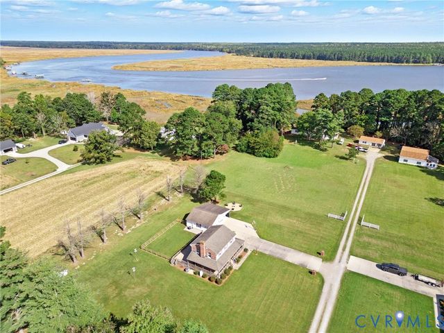 1400 Geron Ln, West Point, VA 23181