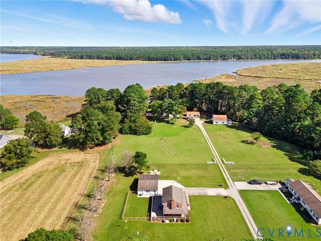 1400 Geron Ln, West Point, VA 23181