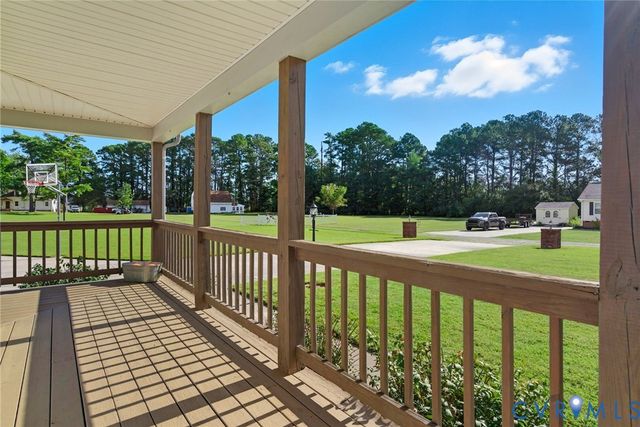 1400 Geron Ln, West Point, VA 23181