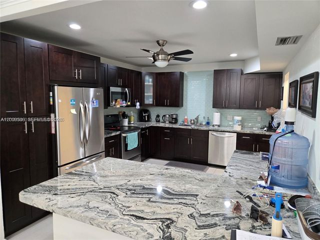 295 Jacaranda Dr 20, Plantation, FL 33324