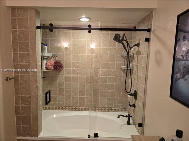 295 Jacaranda Dr 20, Plantation, FL 33324