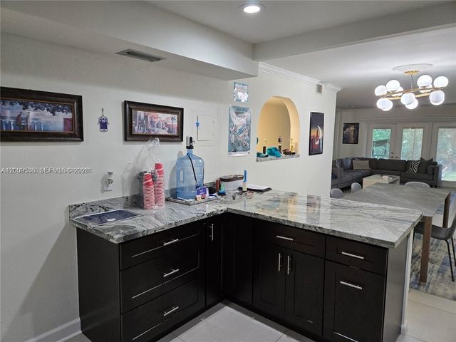 295 Jacaranda Dr 20, Plantation, FL 33324