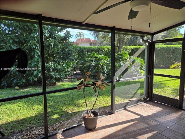295 Jacaranda Dr 20, Plantation, FL 33324