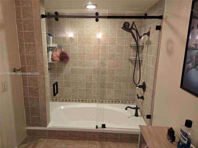 295 Jacaranda Dr 20, Plantation, FL 33324