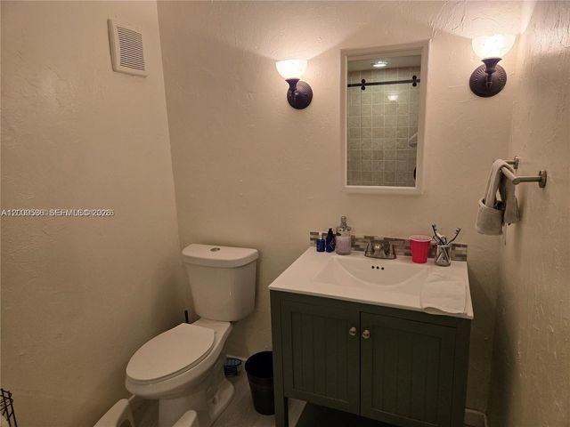 295 Jacaranda Dr 20, Plantation, FL 33324