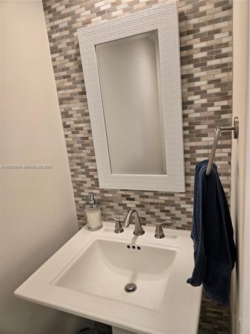 295 Jacaranda Dr 20, Plantation, FL 33324