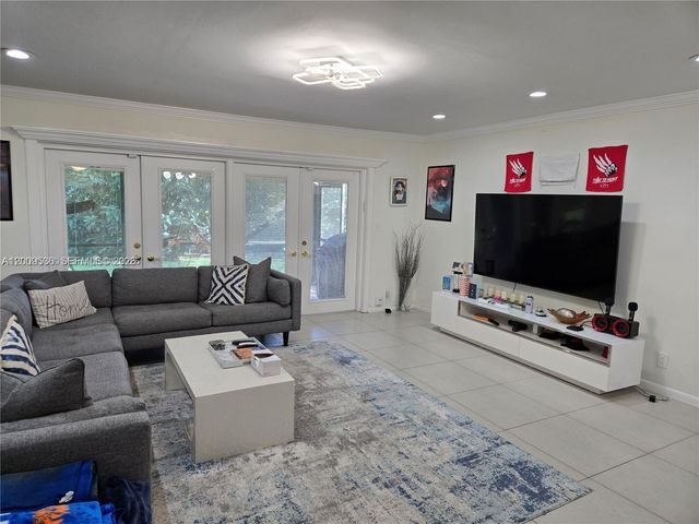 295 Jacaranda Dr 20, Plantation, FL 33324