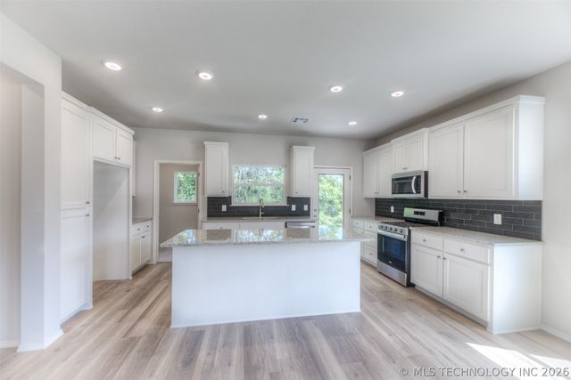 2703 W 65th Place S, Tulsa, OK 74132