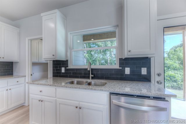 2703 W 65th Place S, Tulsa, OK 74132