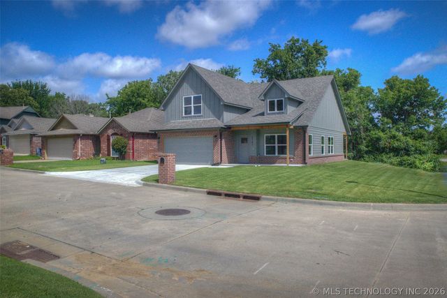 2703 W 65th Place S, Tulsa, OK 74132