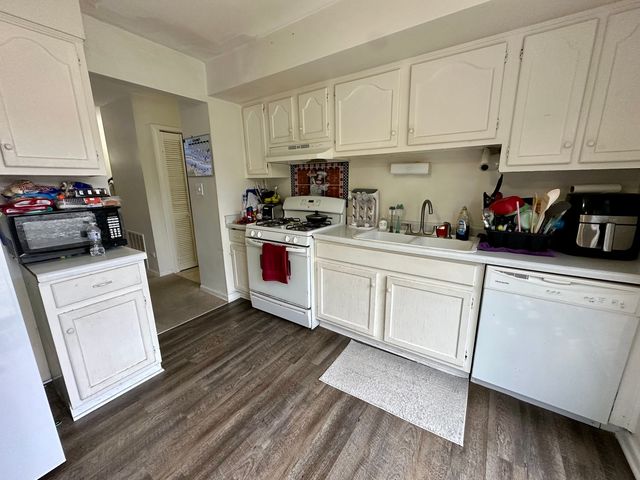 1350 Laguna Court A, Hanover Park, IL 60133