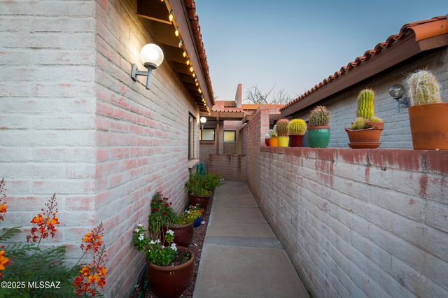 2000 E Campbell Terrace, Tucson, AZ 85718