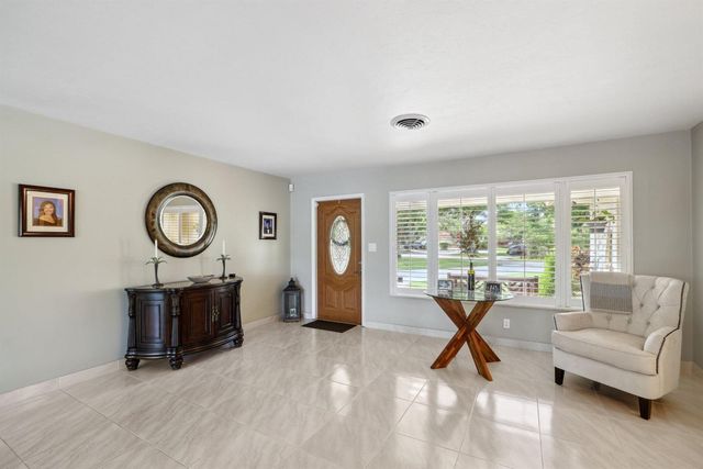 910 Banyan Drive, Delray Beach, FL 33483