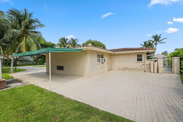 910 Banyan Drive, Delray Beach, FL 33483
