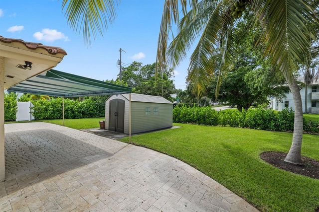 910 Banyan Drive, Delray Beach, FL 33483