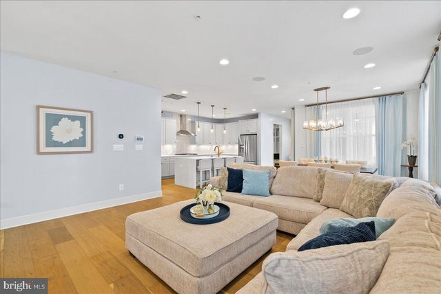 42104 CREIGHTON RD, Ashburn, VA 20148