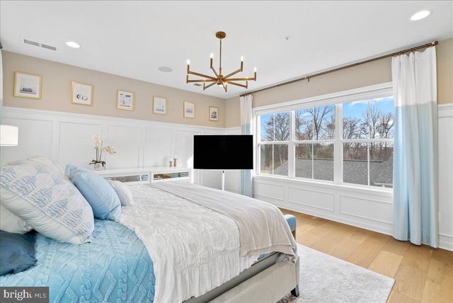 42104 CREIGHTON RD, Ashburn, VA 20148