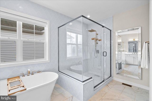 42104 CREIGHTON RD, Ashburn, VA 20148