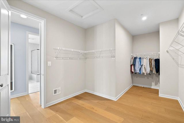 42104 CREIGHTON RD, Ashburn, VA 20148