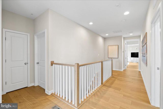 42104 CREIGHTON RD, Ashburn, VA 20148