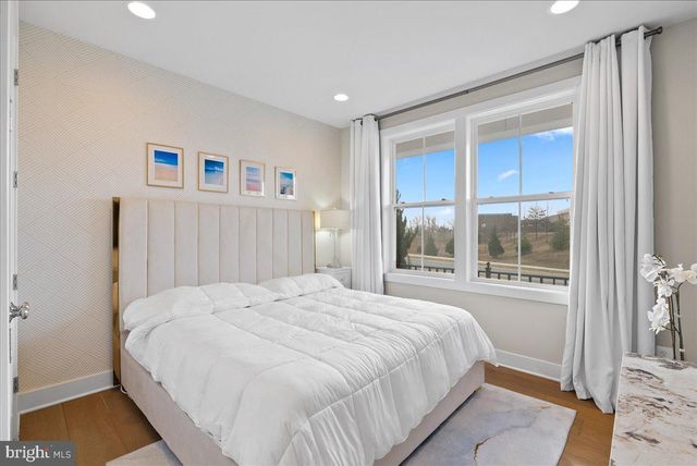 42104 CREIGHTON RD, Ashburn, VA 20148