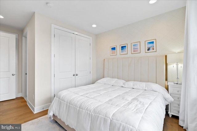 42104 CREIGHTON RD, Ashburn, VA 20148